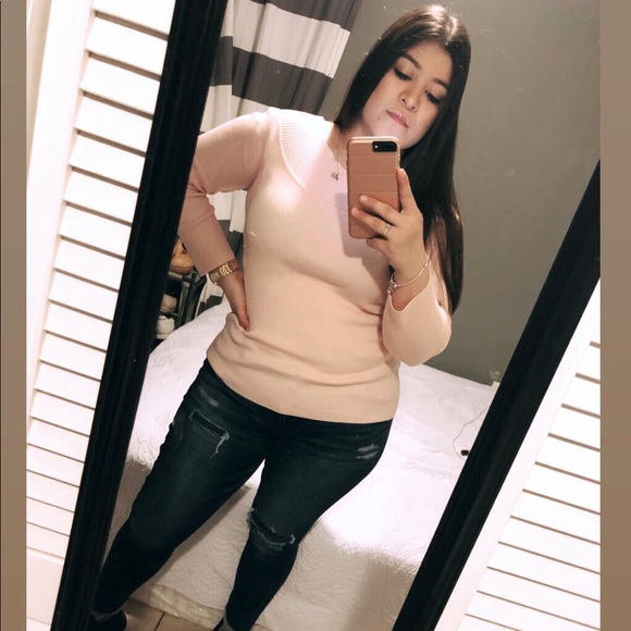 Sweater.✨ - Picture 1 of 3